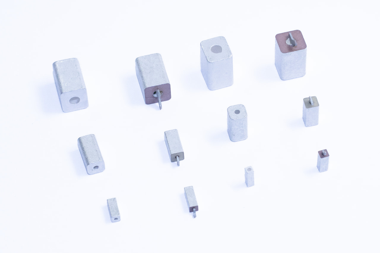 誘電体ブロック(TEMモード型)の写真